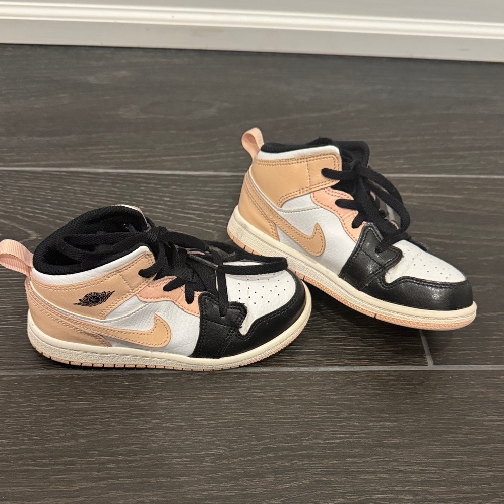 Jordan Kids' Sneakers in Black and Peach